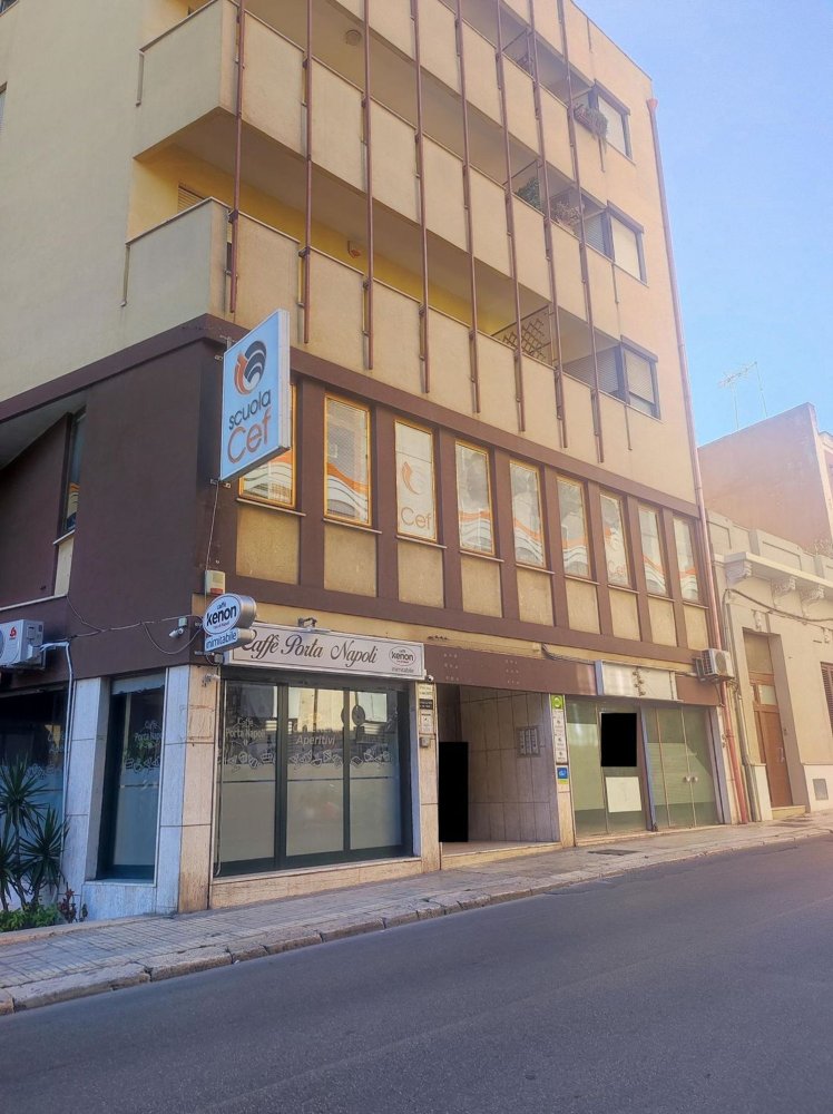 75m² Commercial property in Brindisi, Italy No. 341894