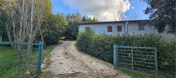 4 bedrooms House in Todi, Italy No. 379940 4