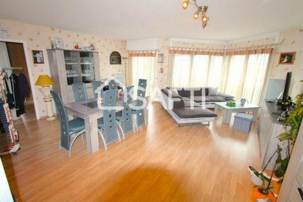 3 bedrooms Apartment in Lisieux, France No. 33251