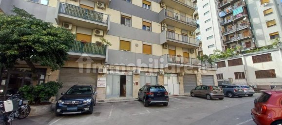 Propiedad comercial de 4 habitaciónes en Palermo, Italy No. 158399 3