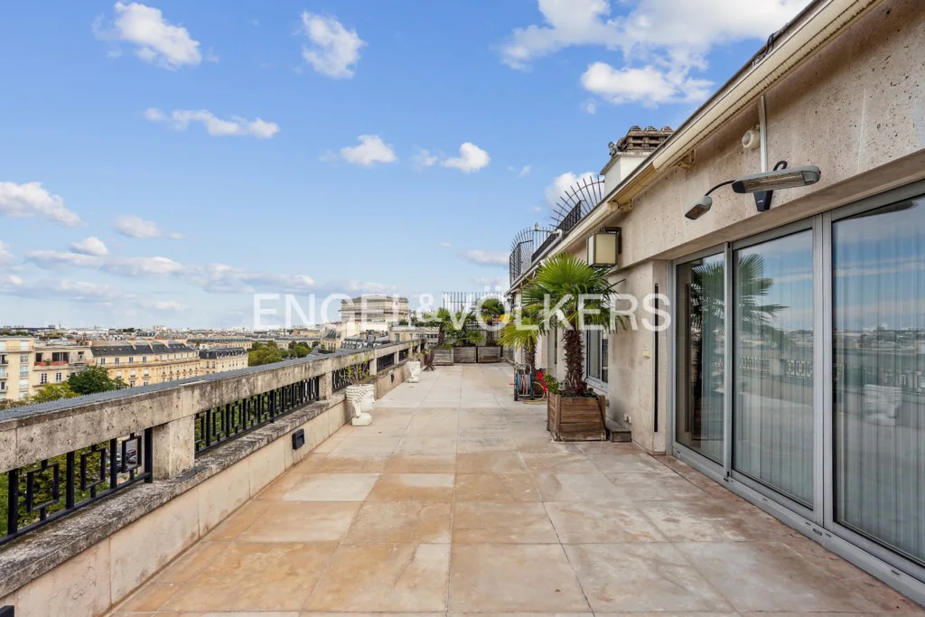 4 bedrooms Penthouse in Paris, France No. 168049