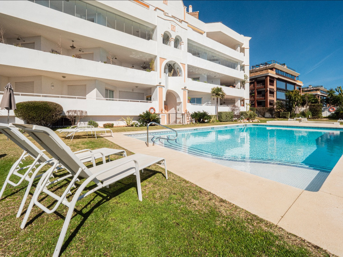 Apartamento de 2 dormitorios en Marbella, Spain No. 95534