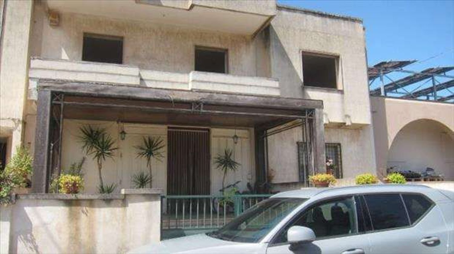 8-salle Maison à Racale, Italy No. 215416