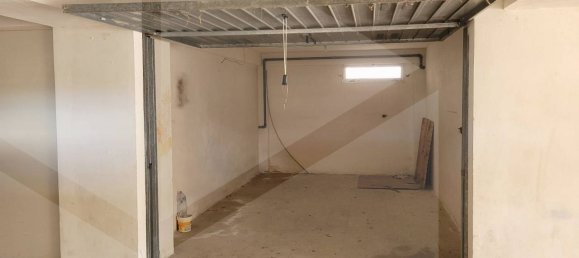 1-salle Garage à Vieste, Italy No. 22040 4