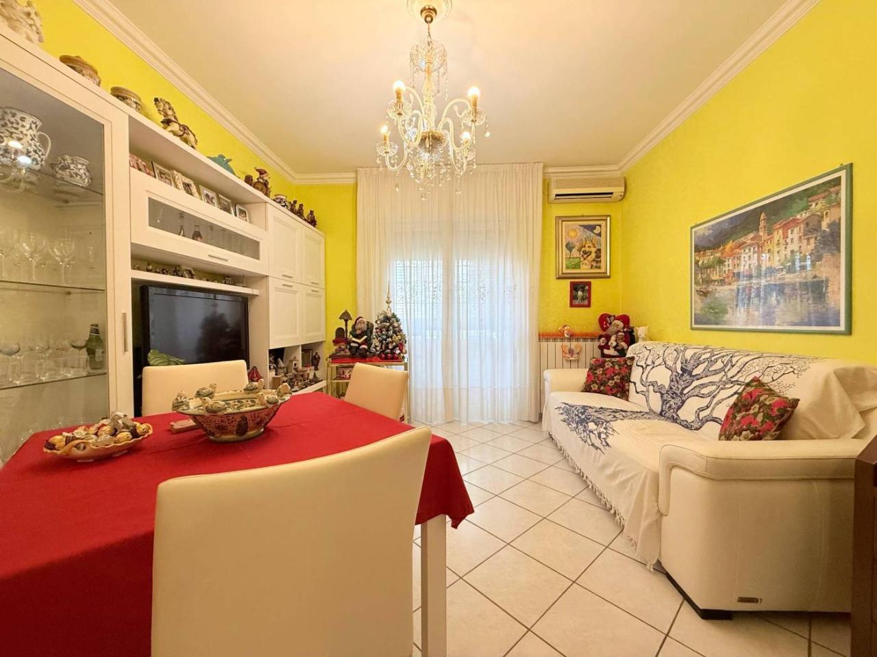 3 rooms Apartment in Milan, Italy No. 242293