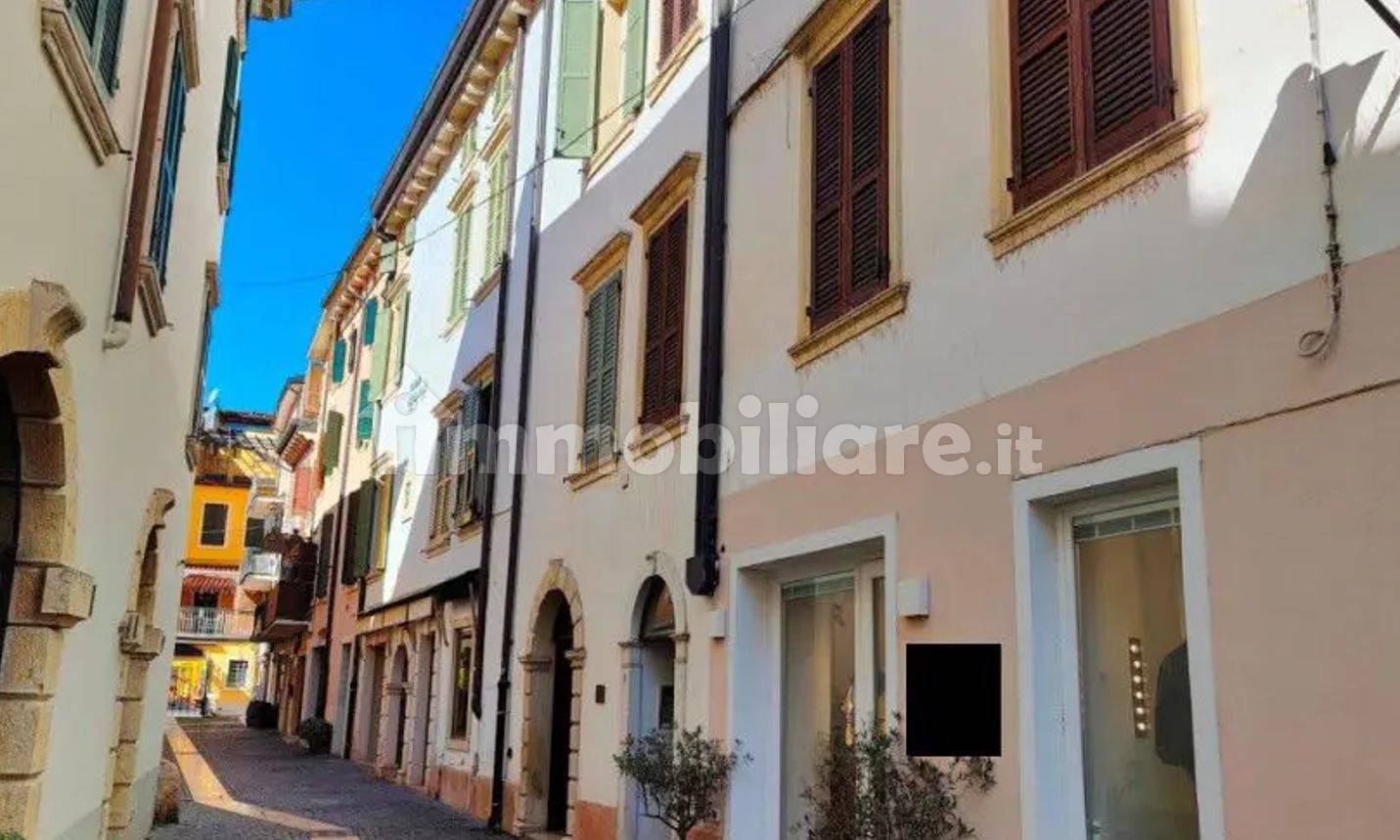 2 غرف نوم شقة في Peschiera del Garda, Italy رقم 272472