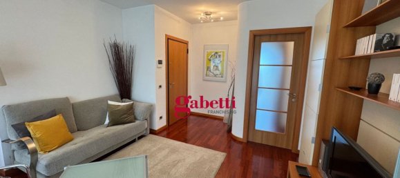 5 rooms Apartment in Rimini, Italy No. 298985 3