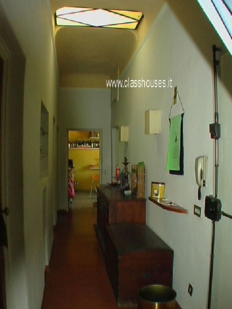 5 rooms Apartment in Florence, Italy No. 139297