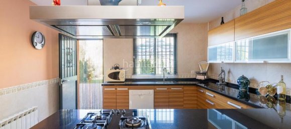 4 bedrooms House in Jun, Spain No. 94769 11