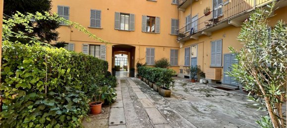 2 bedrooms Apartment in Milan, Italy No. 364199 2