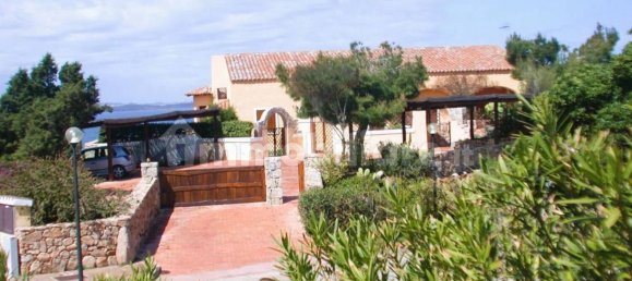 4 bedrooms Villa in Arzachena, Italy No. 266080 3