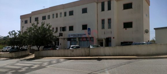 Коммерческая недвижимость 261м² в Феррейраш, Португалия № 10043 4
