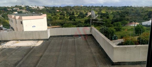 Коммерческая недвижимость 261м² в Феррейраш, Португалия № 10043 25