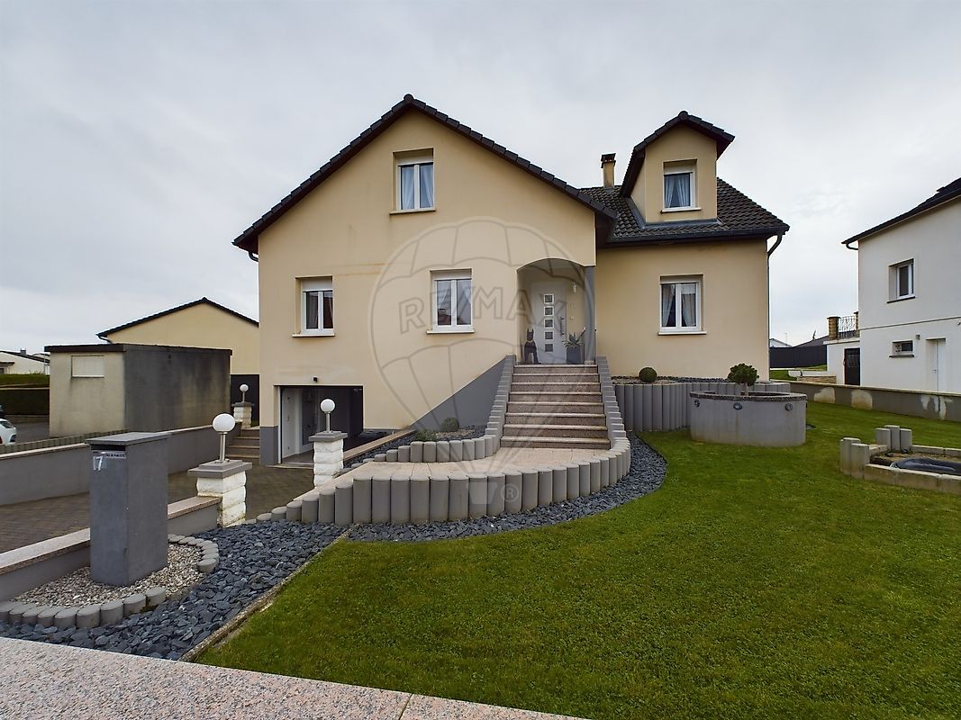 3 bedrooms House in Tressange, France No. 160356