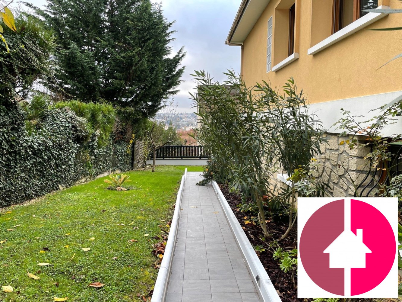 5 bedrooms House in Pomponne, France No. 165958