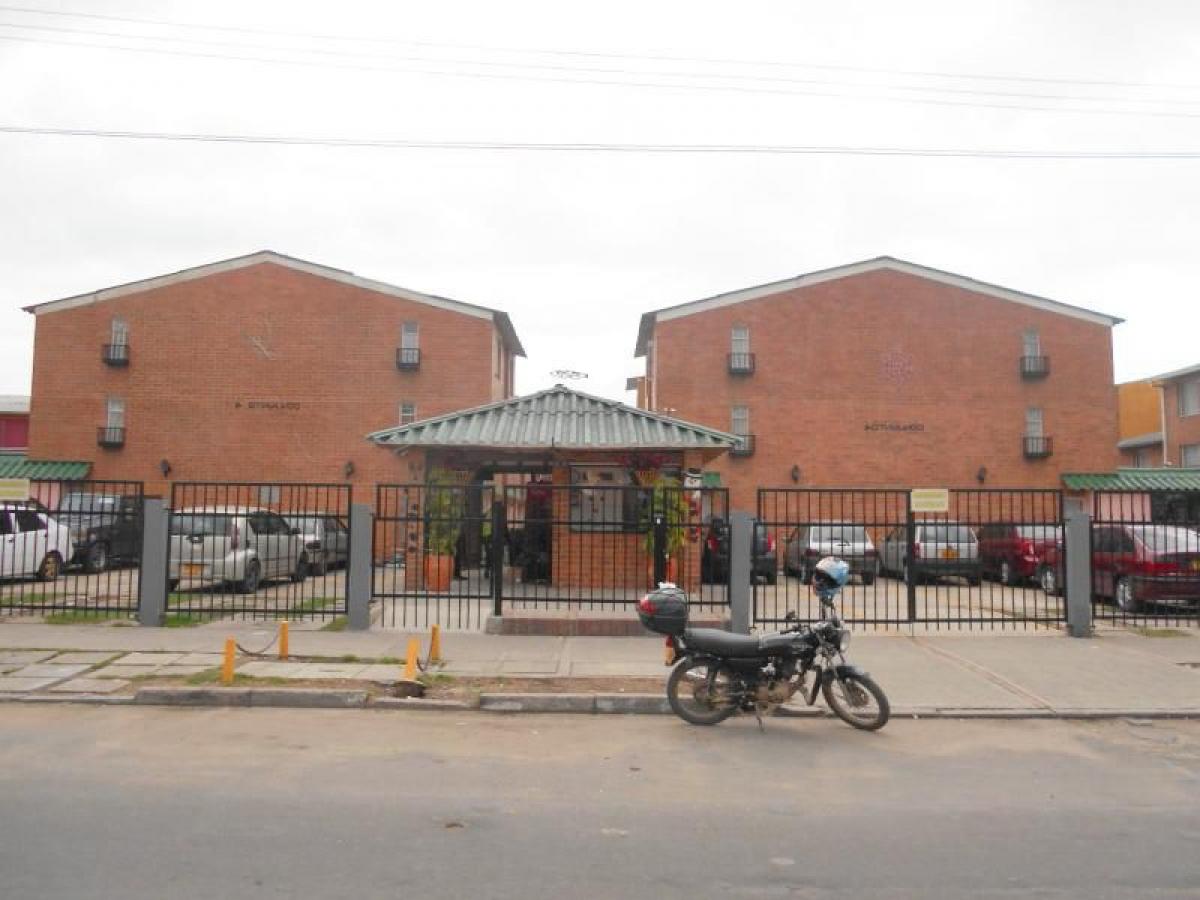 Casa de 3 dormitorios en Bogotá, Colombia No. 10505