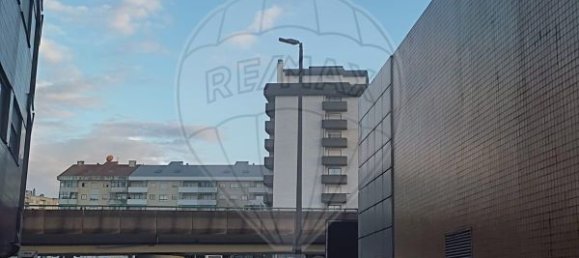 80m² Commercial property in Rio Tinto, Portugal No. 54993 10