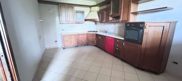 4-salle Appartement à Boretto, Italy No. 101642 4