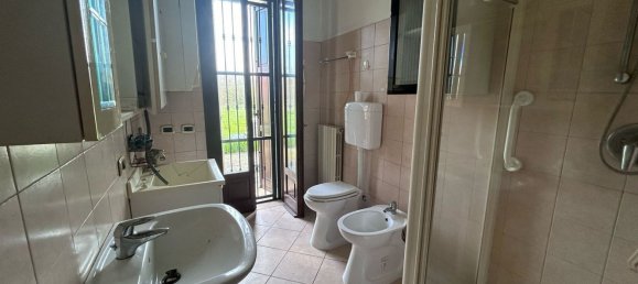 4-salle Appartement à Boretto, Italy No. 101642 9