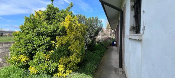 4-salle Appartement à Boretto, Italy No. 101642 17