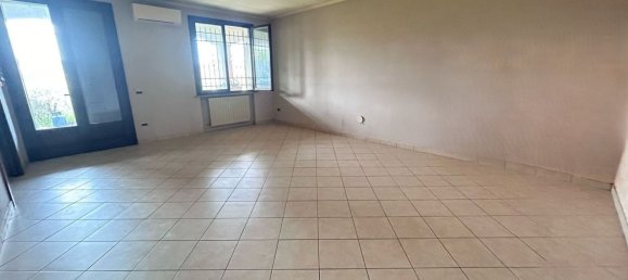 4-salle Appartement à Boretto, Italy No. 101642 2