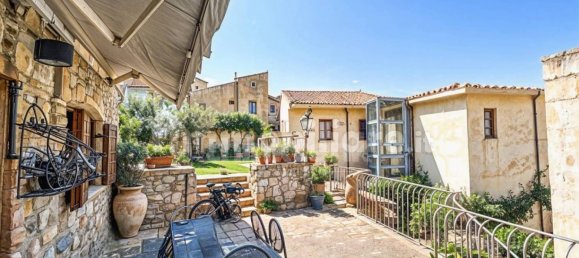 3 bedrooms Villa in Enna, Italy No. 49963 5