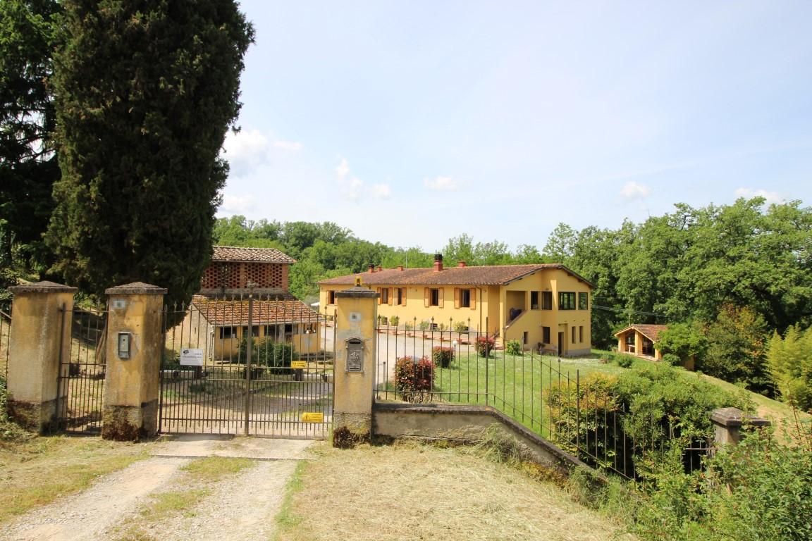 Villa de 7 habitaciónes en Montevarchi, Italy No. 235570