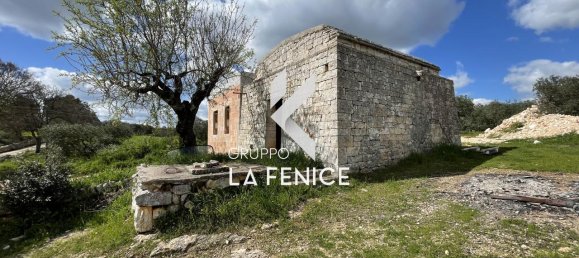 Casa de 3 habitaciónes en Locorotondo, Italy No. 24384 24