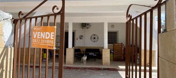 Casa de 9 habitaciónes en Squinzano, Italy No. 309061 2