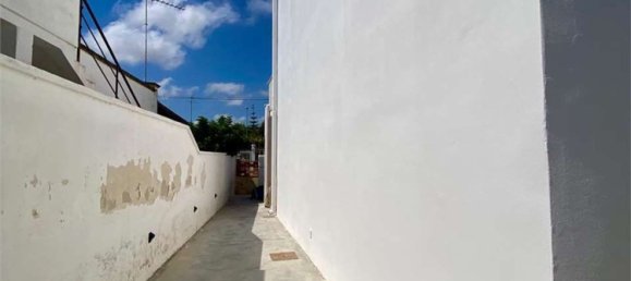 Casa de 9 habitaciónes en Squinzano, Italy No. 309061 40