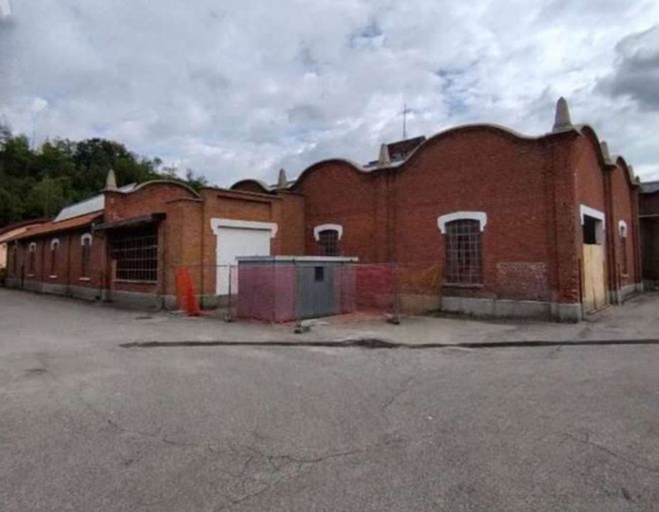 789m² Warehouse in Fagnano Olona, Italy No. 265089