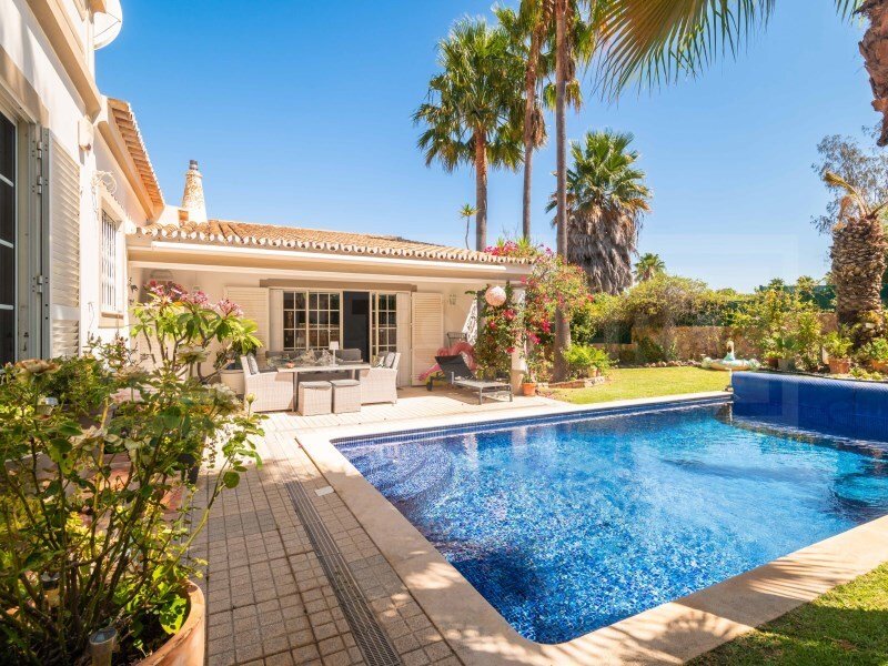 Casa de 4 dormitorios en Guia, Portugal No. 145419