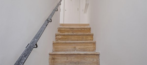 250m² Building in Lisbon, Portugal No. 117052 2