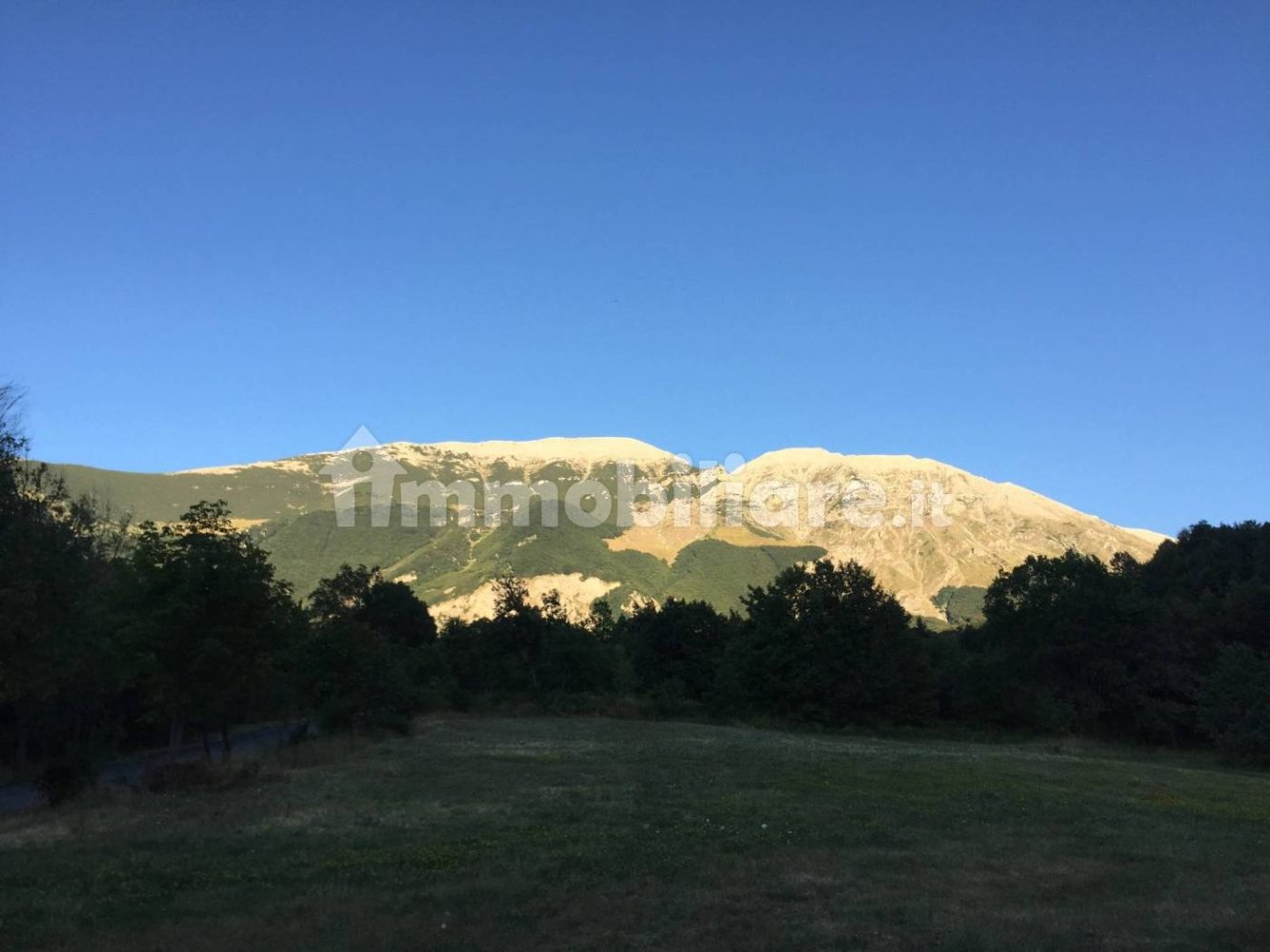 Hotel in Sant'Eufemia a Maiella, Italy 3000m², Nr. 343069