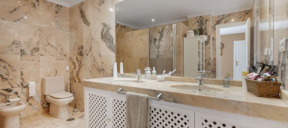 Apartamento de 3 dormitorios en Marbella, Spain No. 177842 18