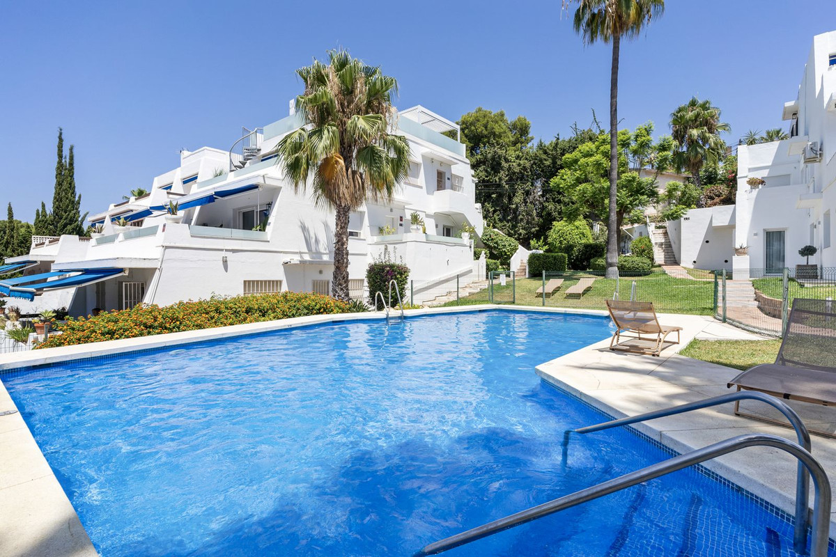 Apartamento de 3 dormitorios en Marbella, Spain No. 177842