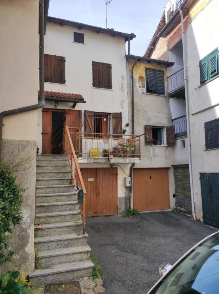 2 bedrooms House in Busalla, Italy No. 188681