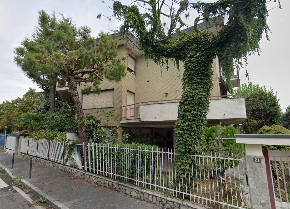 4 bedrooms Villa in Cinisello Balsamo, Italy No. 17552