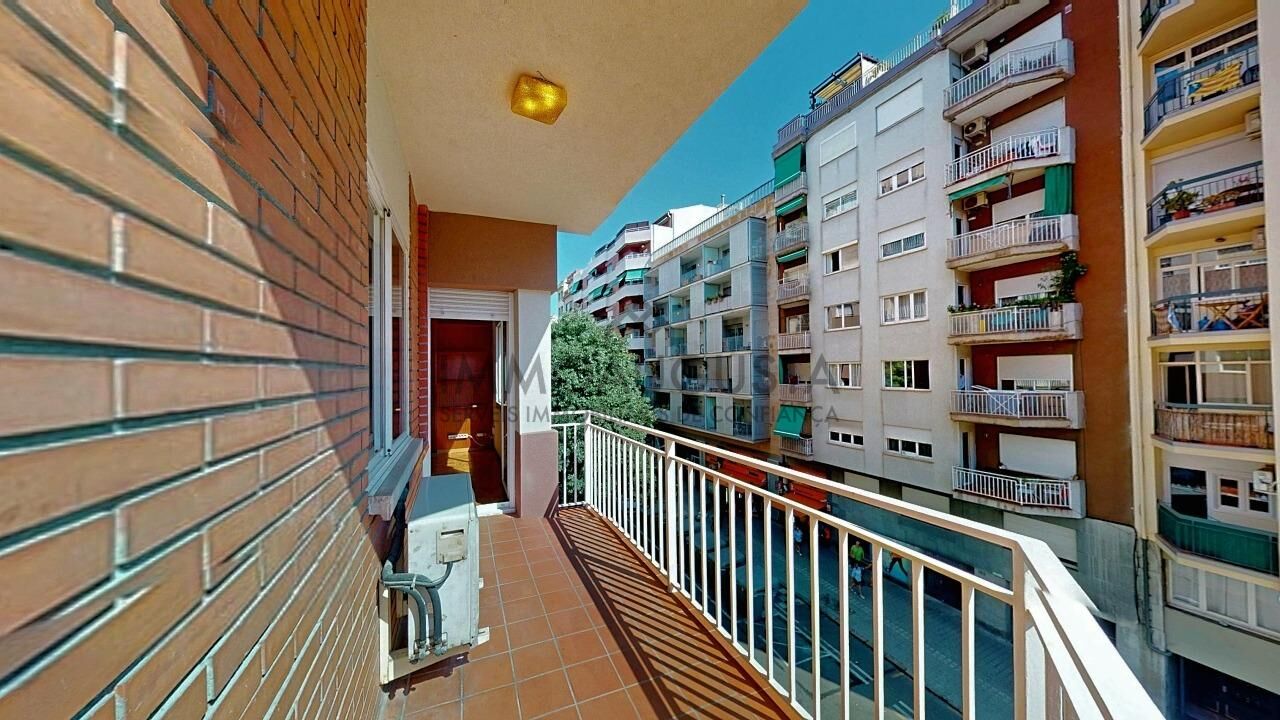 Квартира с 3 спальнями в Эшампле, Испания № 189694