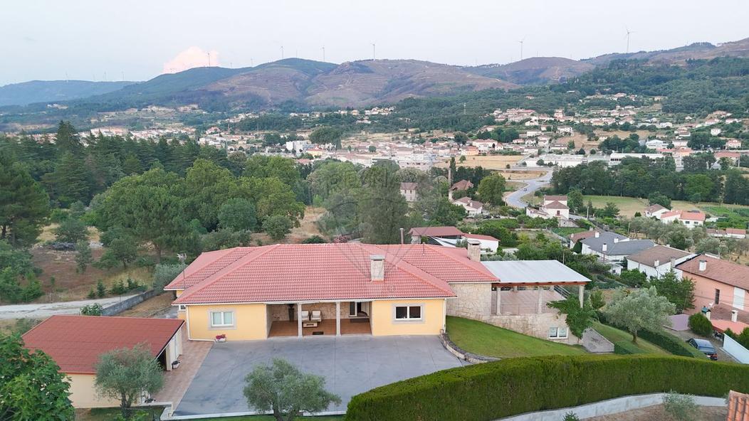 4 bedrooms House in Bornes de Aguiar, Portugal No. 211181