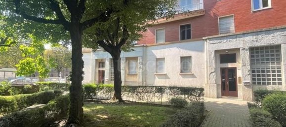 3 rooms Apartment in Turin, Italy No. 276013 20