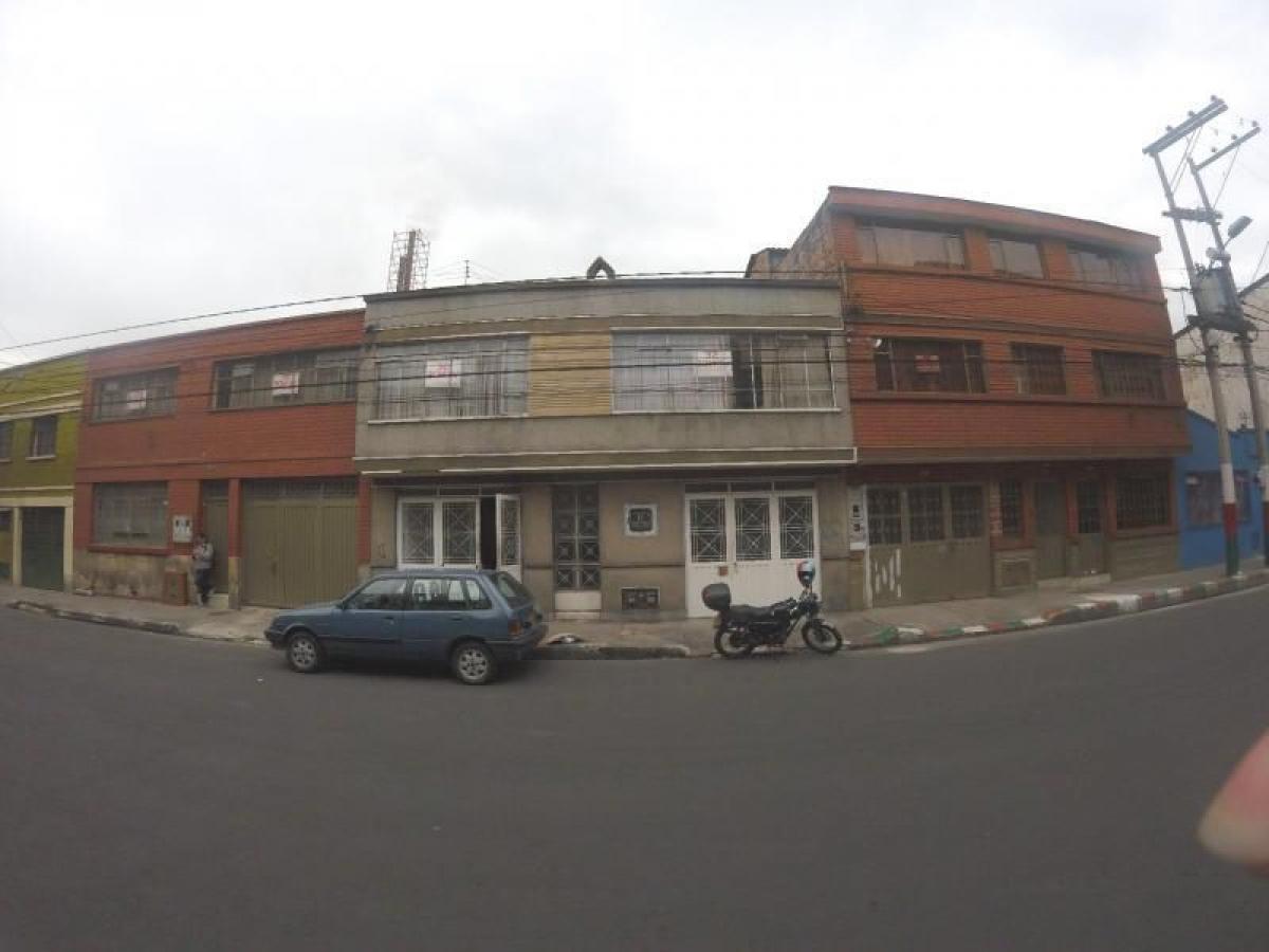 9 bedrooms House in Bogota, Colombia No. 11105