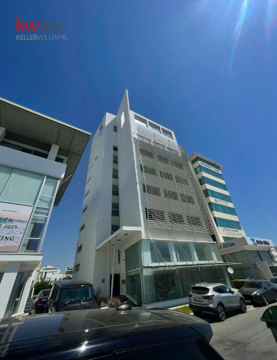 Офис 474м² в Ларнака, Кипр № 172438