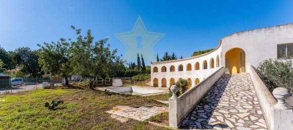 365m² Commercial property in Quarteira, Portugal No. 64193 27