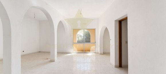 365m² Commercial property in Quarteira, Portugal No. 64193 3