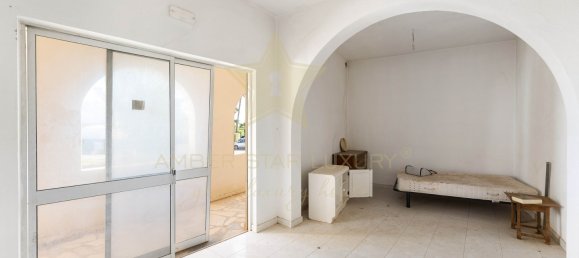365m² Commercial property in Quarteira, Portugal No. 64193 8