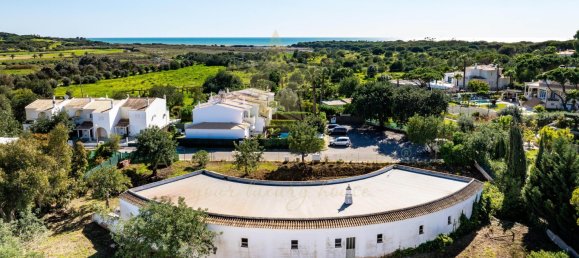 365m² Commercial property in Quarteira, Portugal No. 64193 28