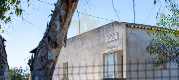 365m² Commercial property in Quarteira, Portugal No. 64193 16