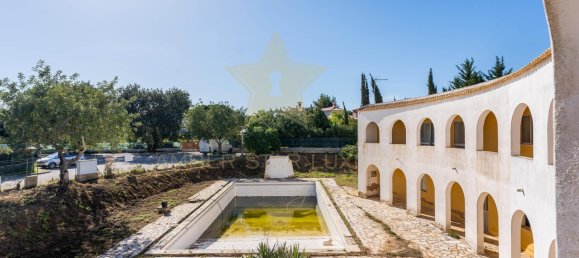 365m² Commercial property in Quarteira, Portugal No. 64193 20