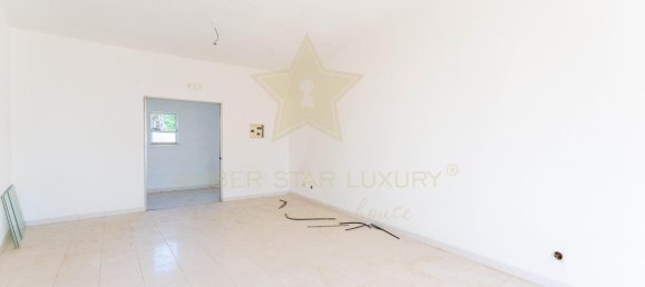 365m² Commercial property in Quarteira, Portugal No. 64193 11